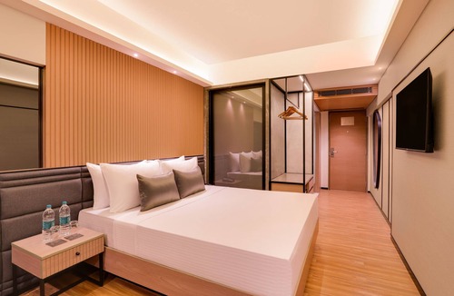 Malad West Hotel | Lemon Tree Premier Malad Mumbai