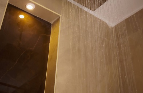 Sector 51 Hotel | Lime Tree Luxury Studio