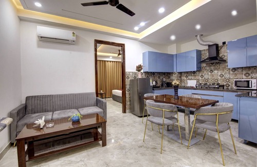 Gurugram Apartment | Lime Wood Stay Near Huda City Centre