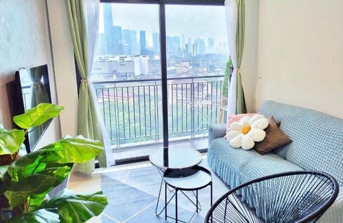 Maluri Apartment | Link bridge to the mall & MRT ! Family-sized condo with game room & swmming pool