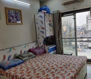 Santacruz West Apartment | Linking Road Market : 3bhk apt