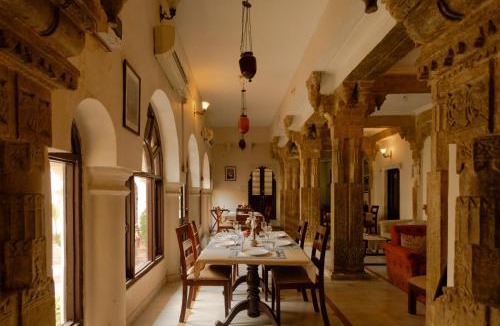 Bhindar House | Live Like Royalty 446-Year-Old Stay 7BR -Homeyhuts