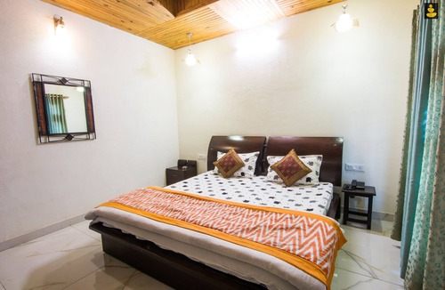 Naukuchiyatal Resort | LivingStone Lake View Resort Premium Room