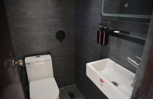 Quezon Hotel | Locale District Boutique Hotel