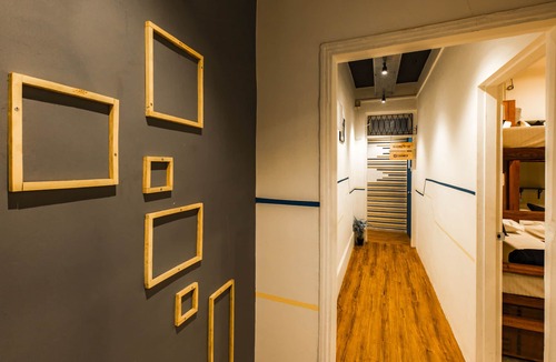 Park Road Hostel | Locomo Hostel OG - Stay Work Eat