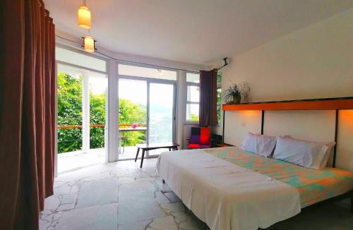Romblon Island Hotel | Lonos Circle Ocean View Room