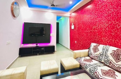 Ghaziabad Apartment | Lovely 2 BHK flat fullyfurnished