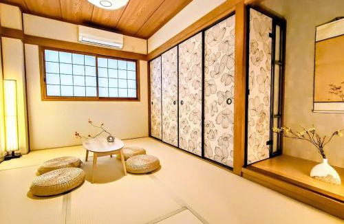 Minato House | Luna Luxury 4BR Family Villa with Parking - 2 mins from Osaka-ko Station, near EXPO, USJ, Kaiyukan