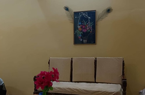 Varanasi Apartment | Luxurious apartment for comfortable accommodation of 4 to 6 people near temple.