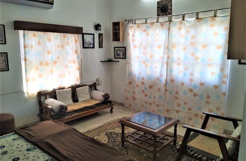 Gandhinagar House | Luxurious Room with Balcony in Centrally located Bungalow