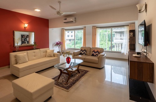 Vainguinim Villa | Luxury 3 Bedroom villa near the beach with large balcony for barbecue's.