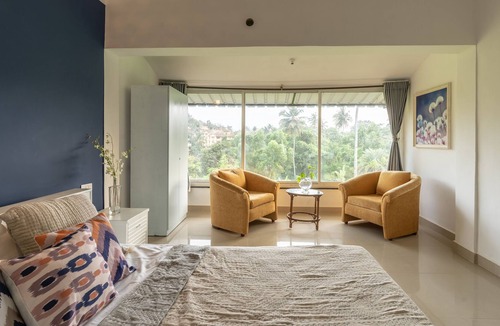 Vainguinim Villa | Luxury 3 Bedroom villa near the beach with large balcony for barbecue's.