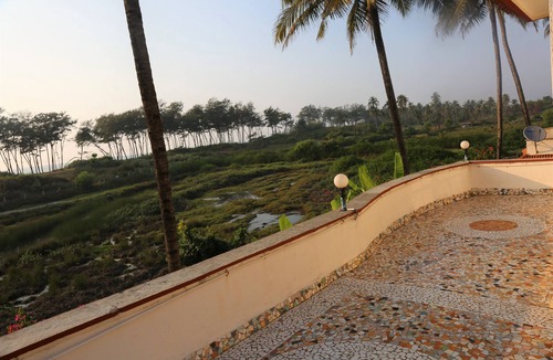 Betalbatim House | Luxury 4BHK Beach House, En-suite, Gated, Pool