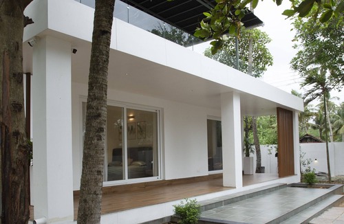 Kodungallur House | Luxury beach house with beach and sea views from all rooms and the terrace.