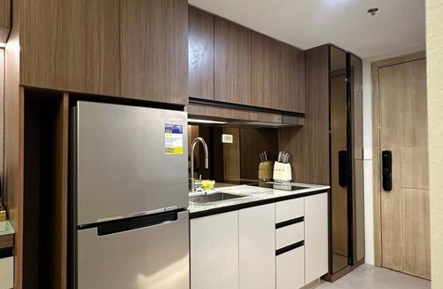 Bonifacio Global City Apartment | Luxury condo with gym,WiFi,NETFLIX at Park Mckinley West, Venice, SM Aura BGC