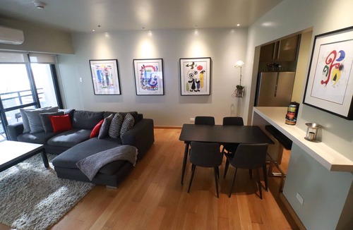 Downtown Apartment | Luxury Oasis in Century City/Makati