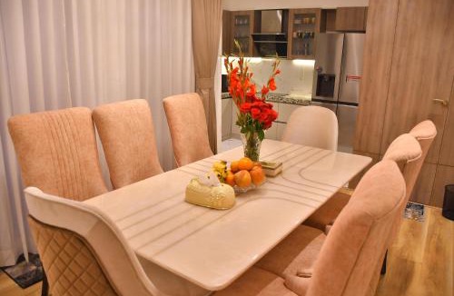 Mehdipatnam House | LuxuryHouse-3BR-Free Car & Driver-Balcony-WiFi