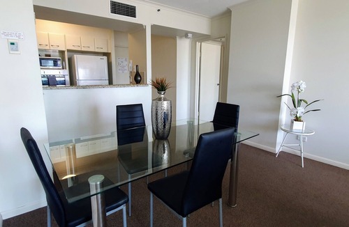 Main Beach Apartment | MAIN BEACH - 2 BR, 2 BATH APARTMENT