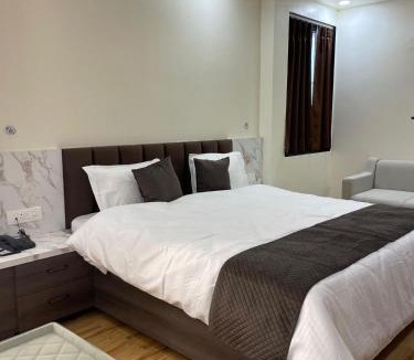 Alambagh Hotel | Manglam Inn
