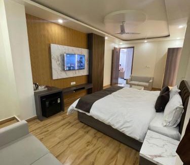 Alambagh Hotel | Manglam Inn
