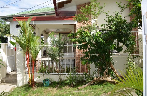Puerto Galera House | Marion Roos Bungalow