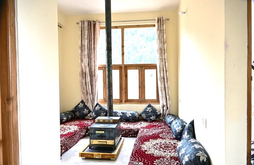 Burwa Hotel | Marvelous 5-bedroom hotel with WiFi in Manali