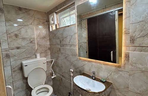 Taj Ganj Bed & Breakfast | Max