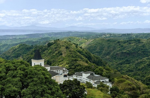 Laurel Apartment | MCollection - Scenic Tagaytay Getaway with Taal Views