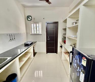Madhapur Apartment | Mee Homes Madhapur Family Stay Fully Furnished 2 BHK Premium Flats 302