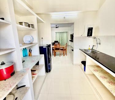 Madhapur Apartment | Mee Homes Madhapur Family Stay Fully Furnished 2 BHK Premium Flats 302