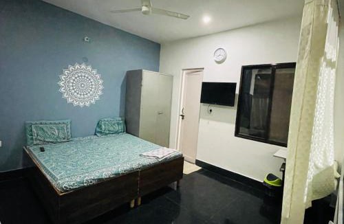 Greater Noida House | Metro Connected Homestay with Parkview