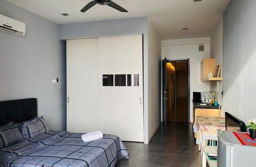 Damansara Perdana Apartment | Miza Empire Damansara studio free wifi netflix
