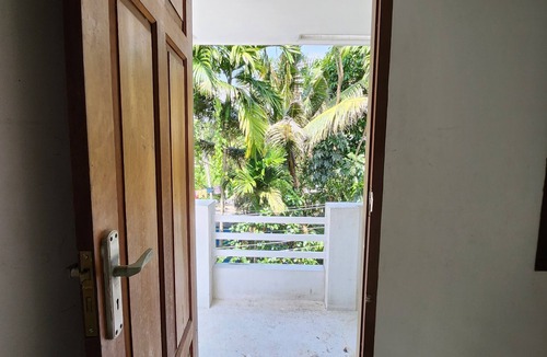 Maradu House | Modern 3BHK Fully furnished house with AC in master bedroom, hot water, inverter