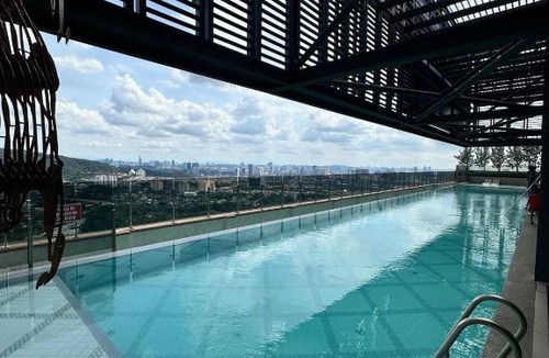 Damansara Perdana Apartment | Modern Artsy Suite with Love