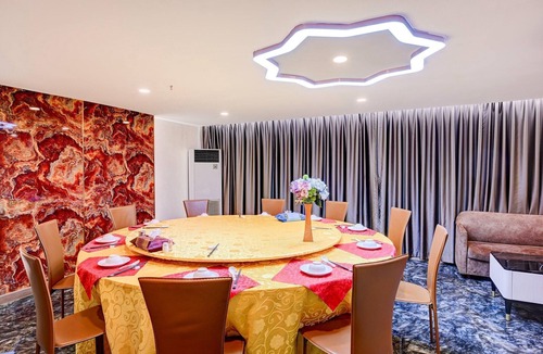 Din Daeng House | Modern Twin Haven | Central Bangkok Base