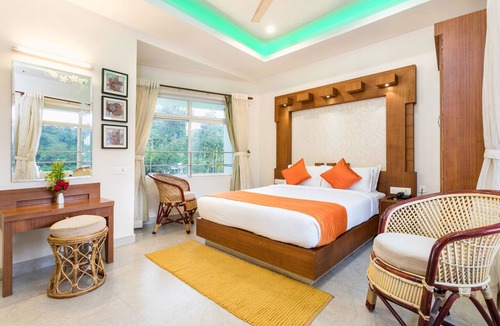 Chithirapuram Hotel | Monsoon Grande
