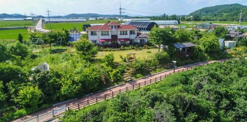 Dongsong House | Moon Rivers
