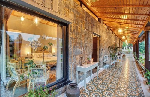 Udaipur District Villa | Mosaic Villa, Udaipur by Ebony Stays – 5BHK Villa with Pool & Mountain Views