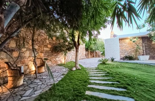 Bedla Villa | Mountain view Art Villa inside a forest