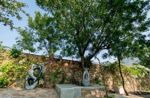 Bedla Villa | Mountain view Art Villa inside a forest