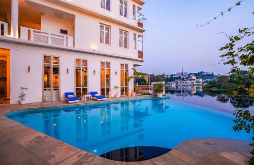 Lake Swaroop Sagar Hotel | Moustache Udaipur Verandah