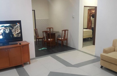 Merbau Sempak House | Mri Homestay Sg Buloh - 3 Br House on First Floor with Centralised Pool