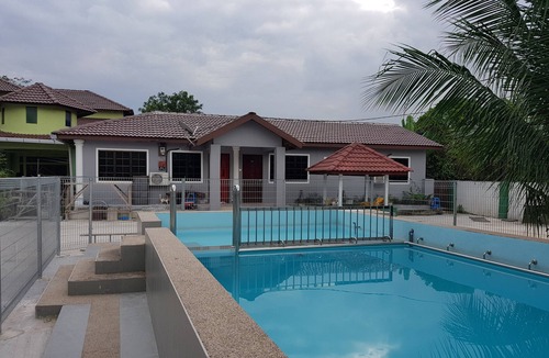 Merbau Sempak House | MRI Homestay Sg Buloh - 3 Bed/2 Bath 1F