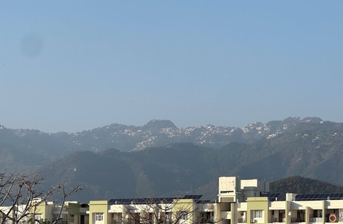 Bullawala Villa | Mussoorie View villa with WiFi in charming Dehradun