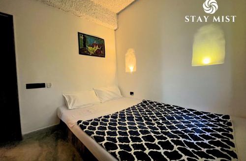 Chendhare Bed & Breakfast | Mykonos 2 BHK I Santorini Style Theme