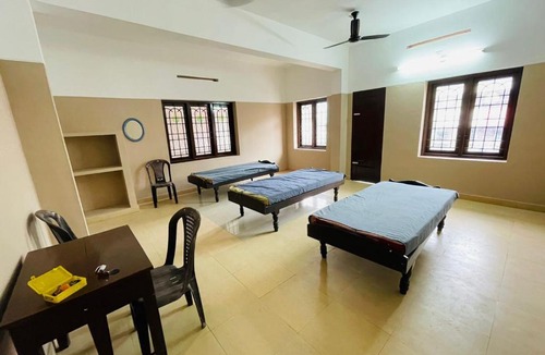 Nedumangad House | NAAZ ROOMS
