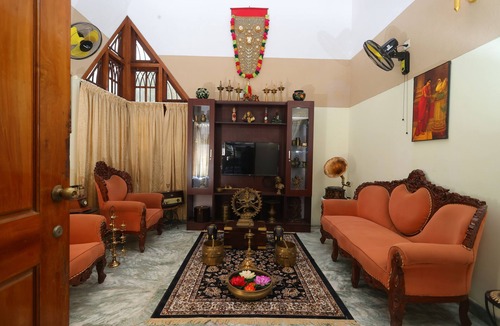 Thiruvananthapuram Bed & Breakfast | "NALINAM HOME STAY" with Bed & Breakfast , Near to Sri Padmanabha Swamy Temple.