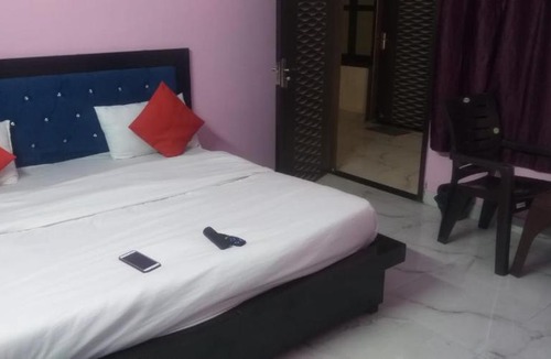 Sector 70 House | National Hotel