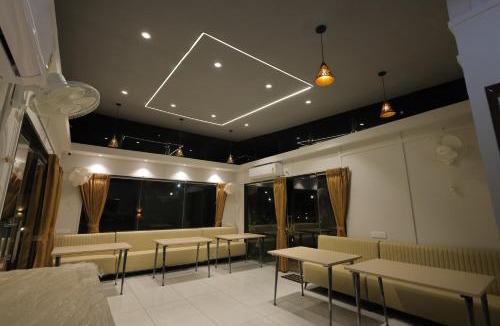 Rajpipla Hotel | Navjivan Resort