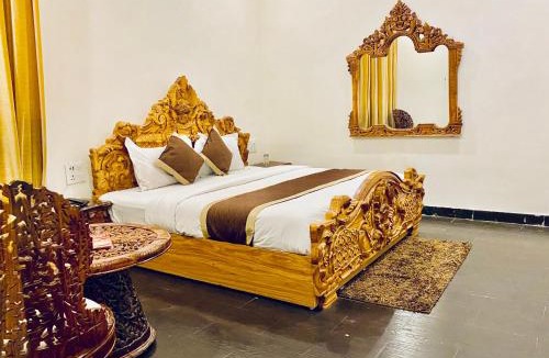 Varanasi Hotel | Nayra TJ Regency